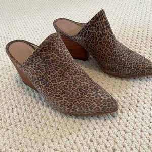 Able size 7 cheetah print pointed toe clog